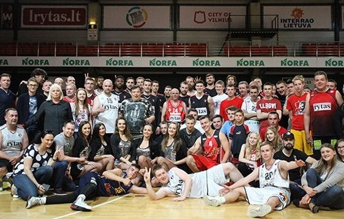 „Lietuvos rytas“ sezoną baigė maču su sirgaliais