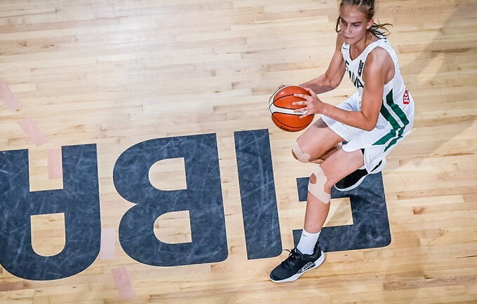 J.Jocytė bendravo su T.Parkeriu (FIBA Europe nuotr.)