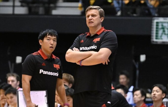 D.Adomaitis ir toliau treniruos Japonijos klubą