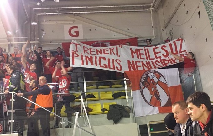 Toks plakatas buvo iškeltas G.Petrauskui („Facebook“ nuotr.)