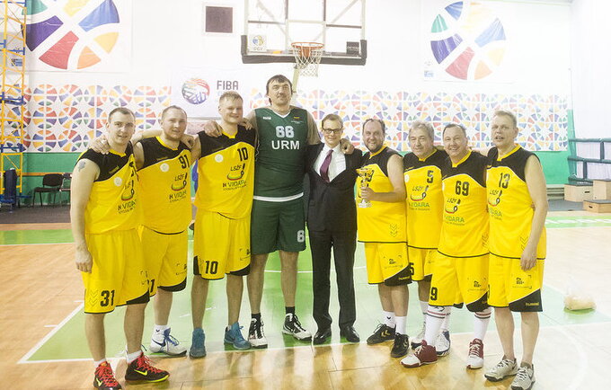Lietuvos sporto žurnalistams teko grumtis su G.Chižniaku (A.Četkausko nuotr.)