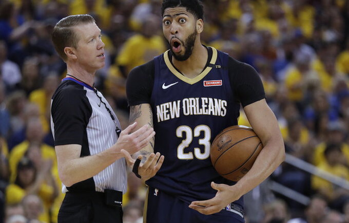 NBA čempionai sieks A.Daviso (Scanpix nuotr.)
