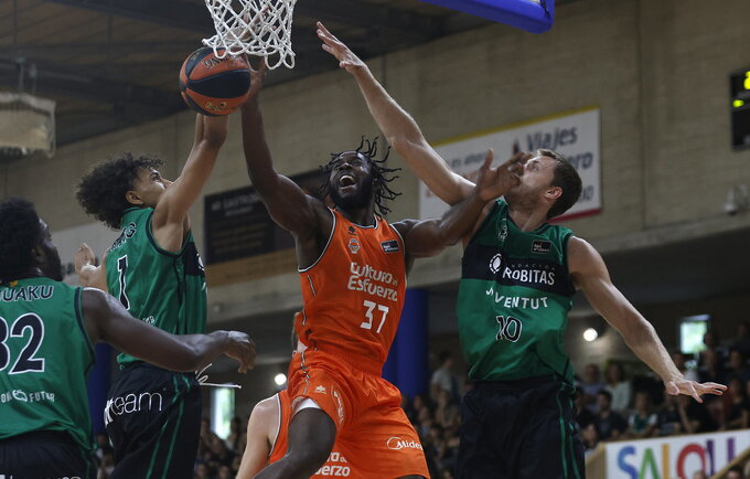 S.Ojeleye vedė komandą į pergalę