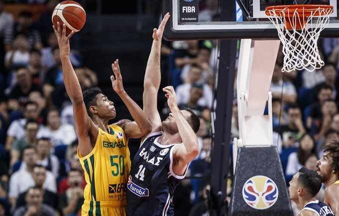 B.Caboclo galimai pažeidė taisykles (FIBA nuotr.)
