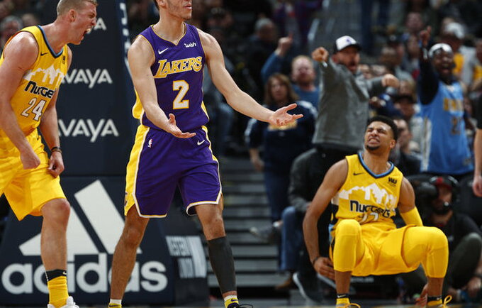 J.Murray'us pažemino L.Ballą (Scanpix nuotr.)