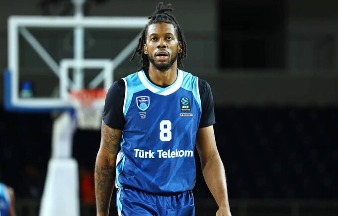 T.Wallace'as debiutuos Eurolygoje