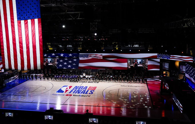 NBA po truputį stengsis grįžti į įprastą gyvenimą, bet taisyklės galios ir žaidėjams (Scanpix nuotr.)