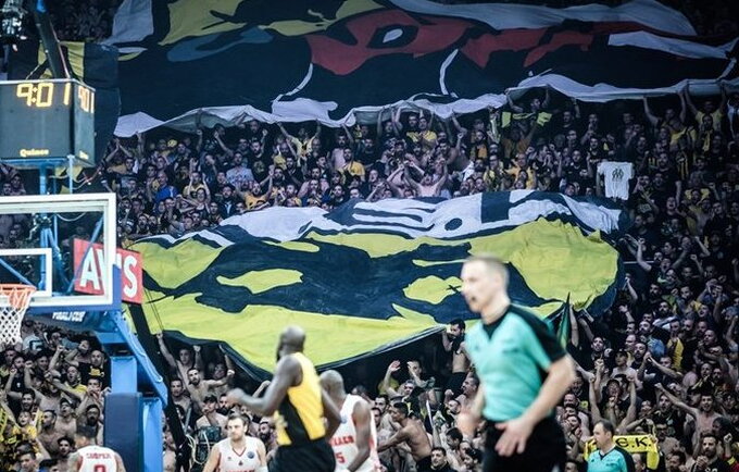 AEK gerbėjai privirė košės visam klubui (FIBA Europe nuotr.)