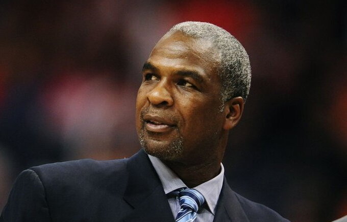 Ch.Oakley pasigenda NBA kietų grumtynių
