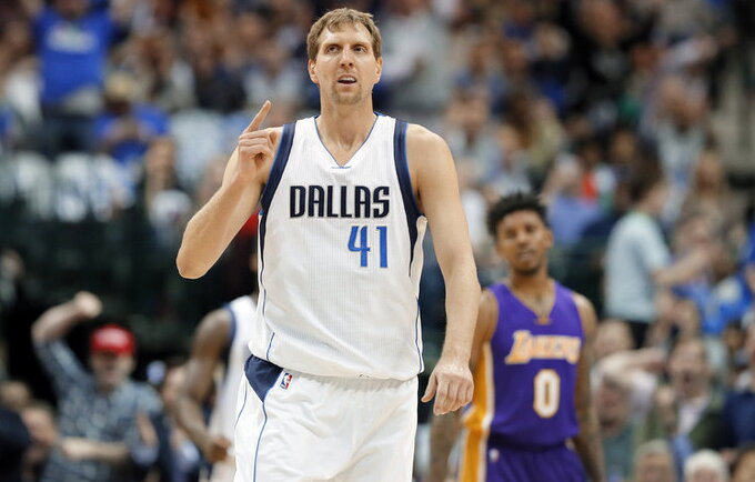 D.Nowitzki gavo dovanų 20 JAV dolerių (Scanpix nuotr.)