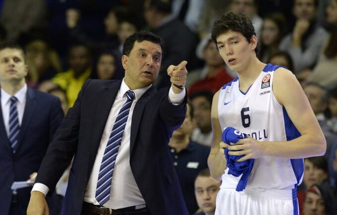 Jaunasis „Anadolu Efes“ talentas C.Osmanas įsūdė 4 tritaškius (Scanpix)