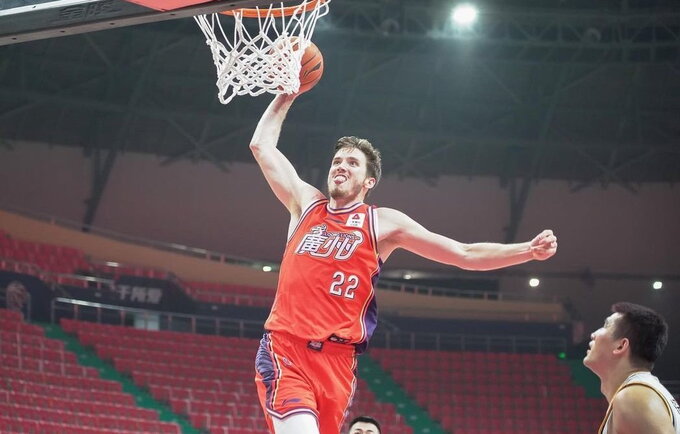 T.J.Leafas domina Tel Avivo klubą
