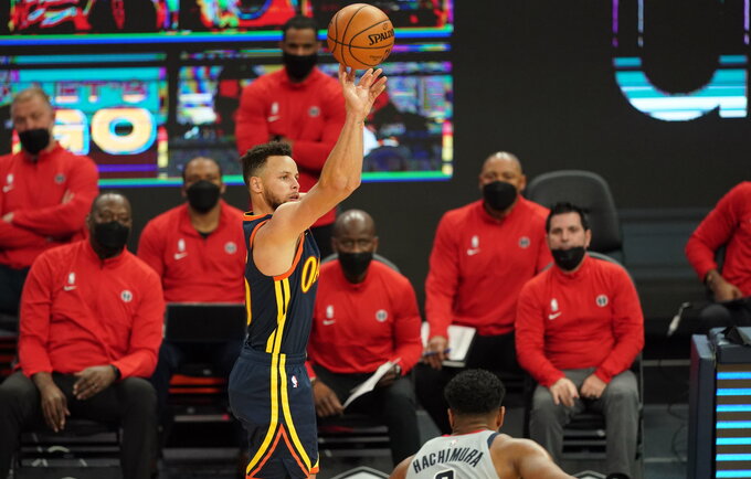 S.Curry užsiliepsnojo trečiajame kėlinyje (Scanpix nuotr.)