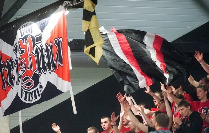 Sostinės klubo sirgaliai nesuvaldė emocijų (Fotodiena.lt nuotr.)