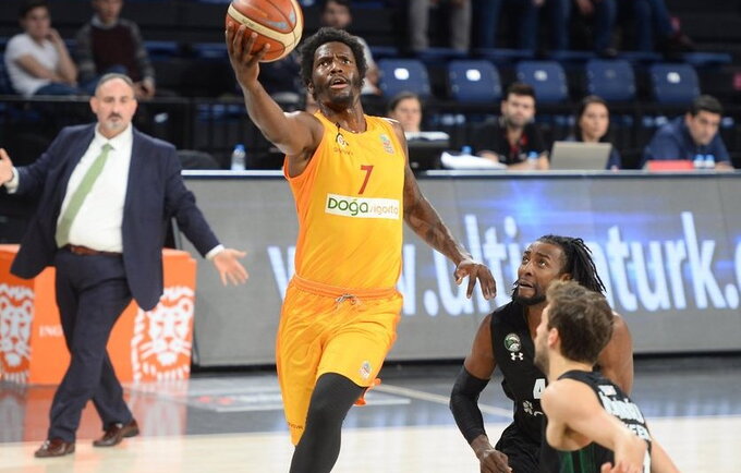 N.Hayesas bandys padaryti įspūdį NBA klubams