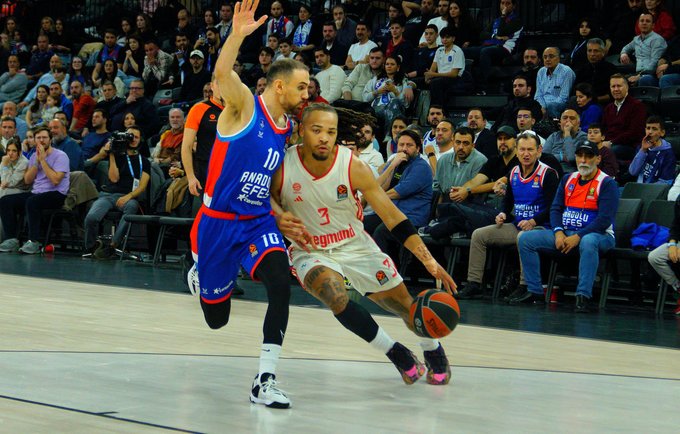 „Anadolu Efes“ apgynė tvirtovę nuo varžovų (Scanpix nuotr.)