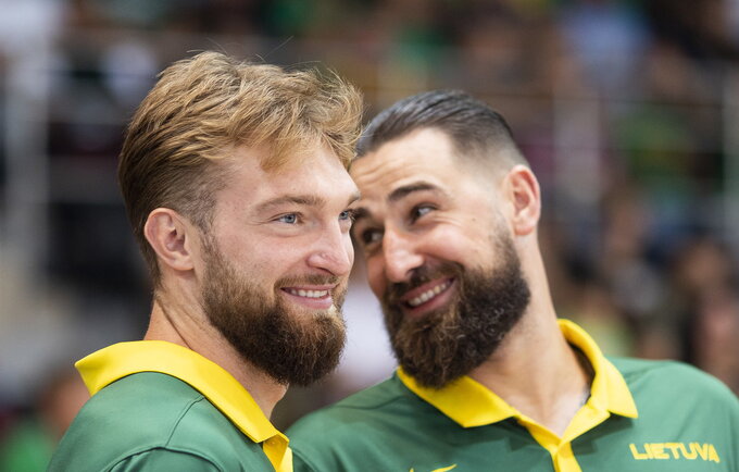 D.Sabonis ir J.Valančiūnas žais prieš suomius (BNS nuotr.)