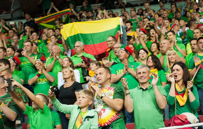 Lietuvos rinktinės sirgaliai vasarą galės stebėti mūsiškių pasirodymą olimpiadoje (Fotodiena.lt)