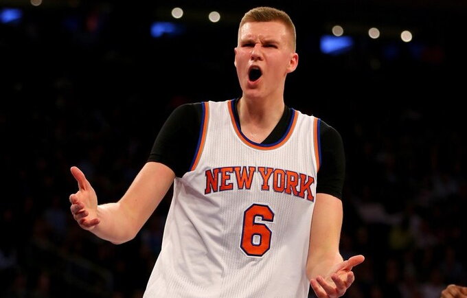 K.Porzingis įspūdingai įkrovė kamuolį iš viršaus (Scanpix nuotr.)