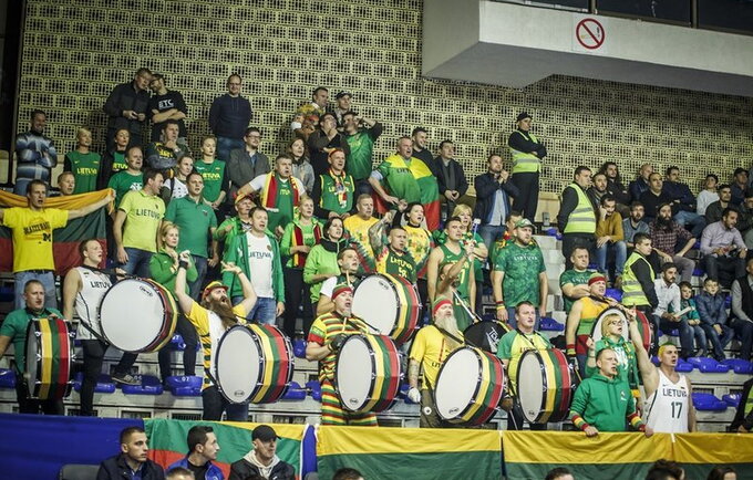 Lietuvos rinktinę išvykoje palaikys triukšmingi sirgaliai (FIBA Europe nuotr.)