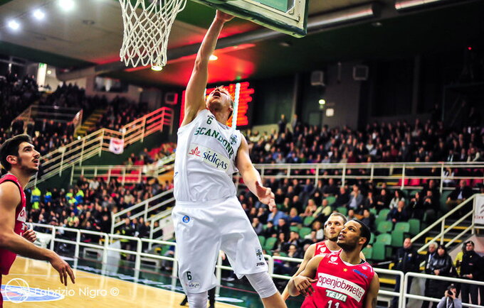 B.Veikalas surinko 9 naudingumo balus