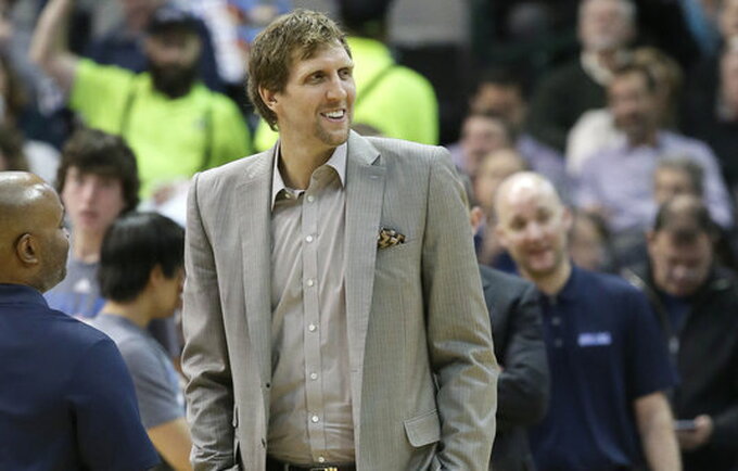 D.Nowitzki nežino, kada galės grįžti ant parketo (Scanpix nuotr.)
