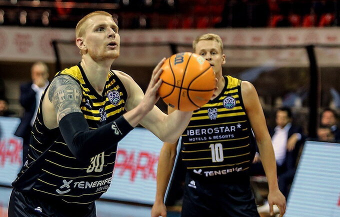 A.White'as greitai pritapo Tenerifės klube (FIBA Europe nuotr.)