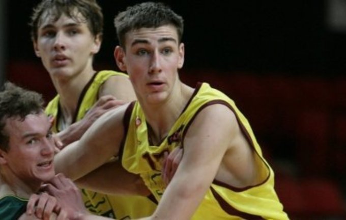 Nuotraukoje J.Valančiūnui - septyniolika. Po trijų metų lietuvis stumdys jau nebe NKL, o NBA žaidėjus(Fotodiena.lt nuotr.)