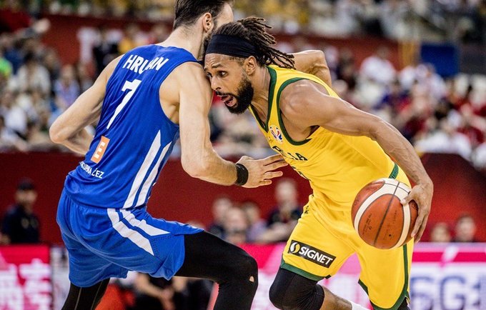 P.Millsas vedė australus į pusfinalį (FIBA nuotr.)