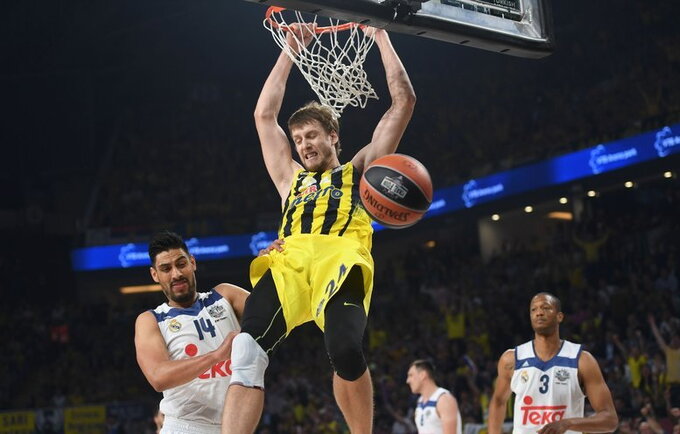 Galingas J.Vesely dvigubas dublis atnešė pergalę „Fenerbahče“ klubui (Scanpix nuotr.)