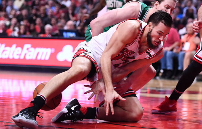 J.Lauvergne toliau žais NBA (Scanpix nuotr.)