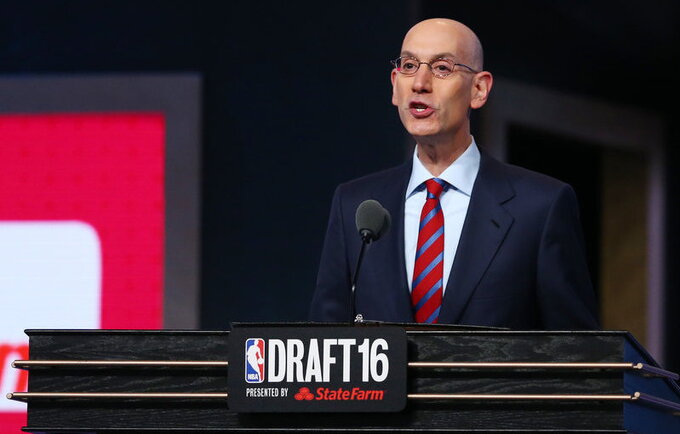 A.Silveris tikina, kad NBA sumažės traumų (Scanpix nuotr.)