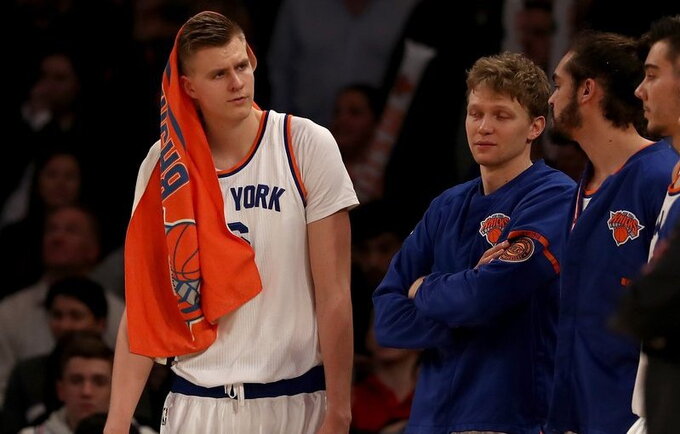 K.Porzingis ir M.Kuzminskas sėkmingai įveikė teorinę egzamino dalį (Scanpix nuotr.)
