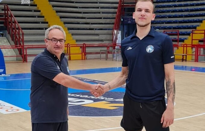 A.Velička atakavo netaikliai
