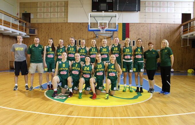 Aštuoniolikmetės įveikė vengres (LKF nuotr.)