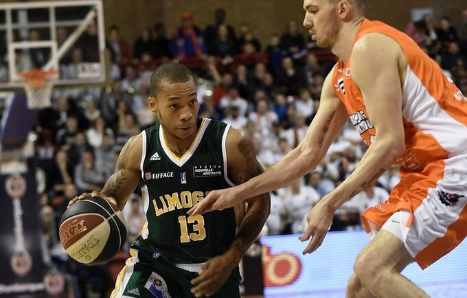 J.Randle'as keliasi į Turkijos vidutiniokų gretas