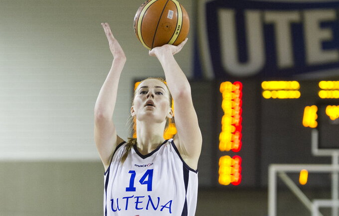 E.Šikšniūtė Utenos ekipai įmetė 17 taškų ir sugriebė 8 kamuolius (www.kavolelis.lt nuotr.)