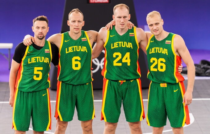 Lietuviai smagiai leidžia laiką olimpiadoje (Foto: Vytautas Dranginis/LTOK)
