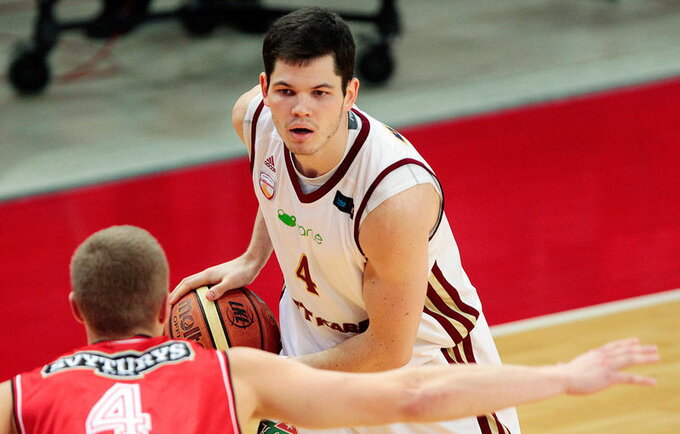 V.Čižauskas pranoko D.Krestininą (Foto: Augustas Didžgalvis)