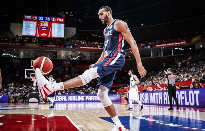 R.Gobertas yra tvirta gynybos siena (FIBA nuotr.)